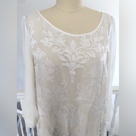 White House Black market 3/4 Bow sleeve burnout, blouse. - Picture 5 of 11